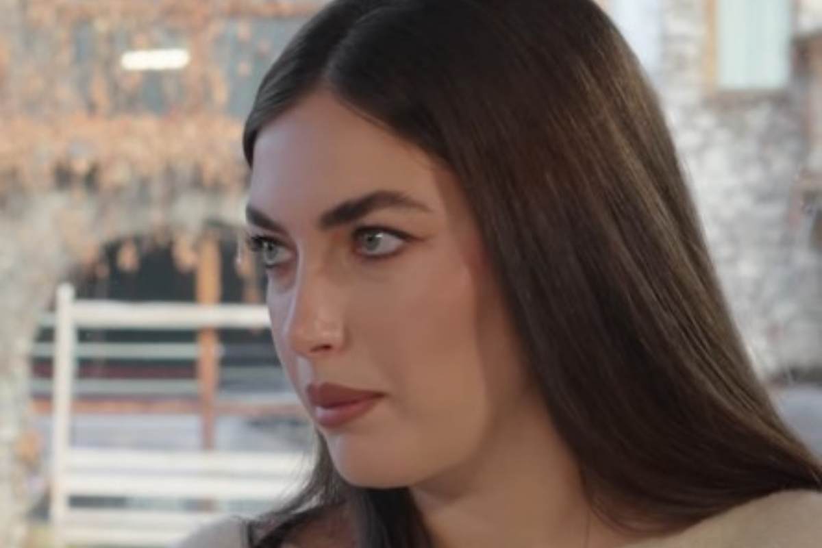 Nilufar Addati durante l'intervista con Giulia Salemi