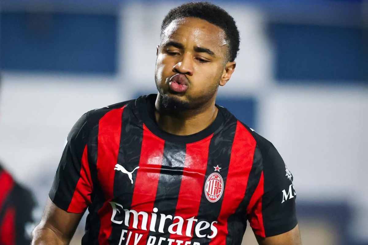 Christopher Nkunku con la maglia del Milan