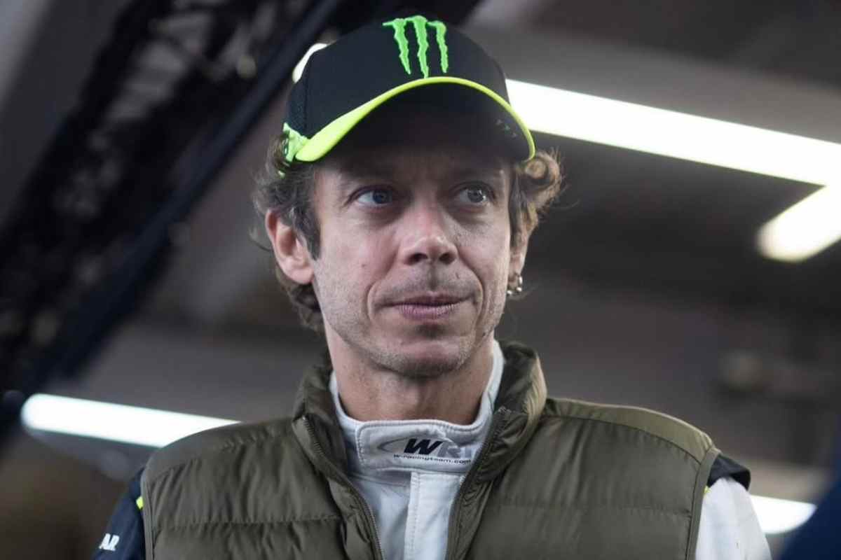 Valentino Rossi con lo sguardo preoccupato