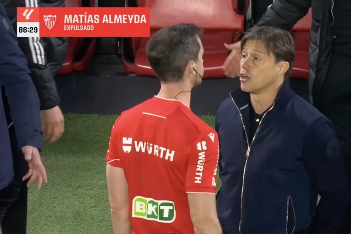 Almeyda Siviglia arbitro squalifica